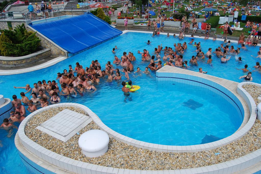 Hotel Termal Tiszaujvaros Bagian luar foto