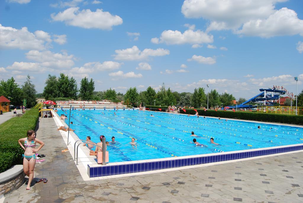 Hotel Termal Tiszaujvaros Bagian luar foto