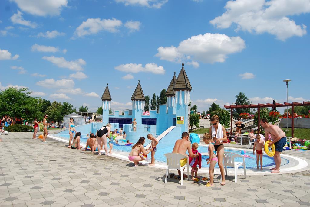 Hotel Termal Tiszaujvaros Bagian luar foto