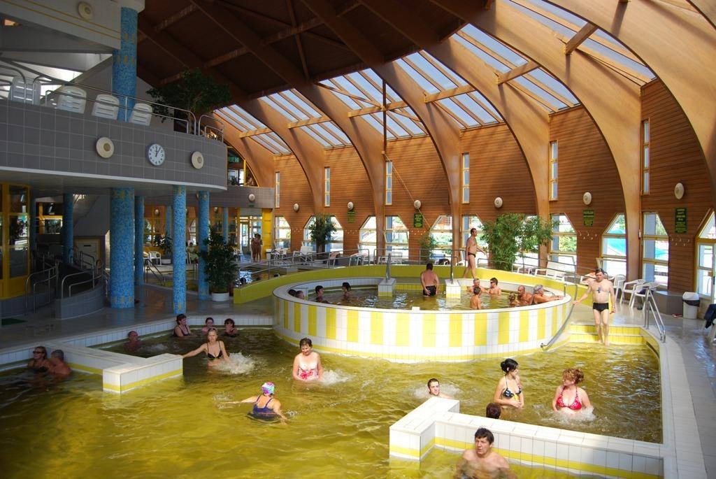 Hotel Termal Tiszaujvaros Bagian luar foto