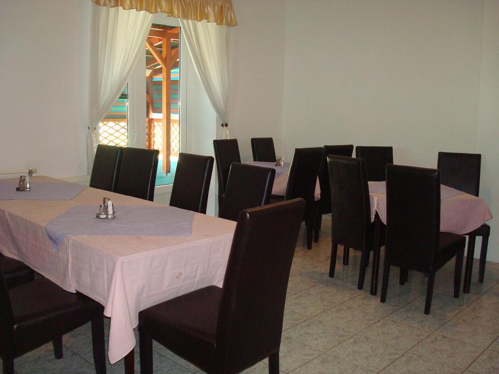Hotel Termal Tiszaujvaros Bagian luar foto