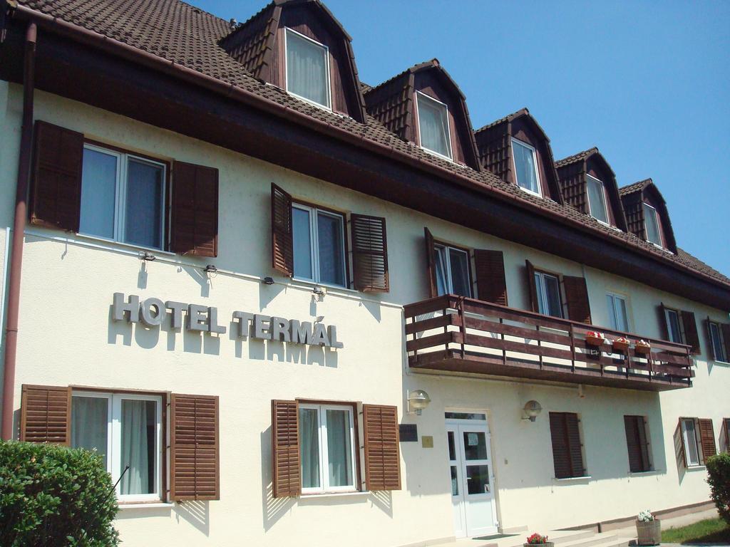 Hotel Termal Tiszaujvaros Bagian luar foto