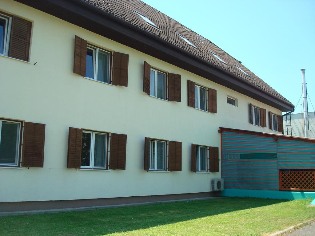 Hotel Termal Tiszaujvaros Bagian luar foto