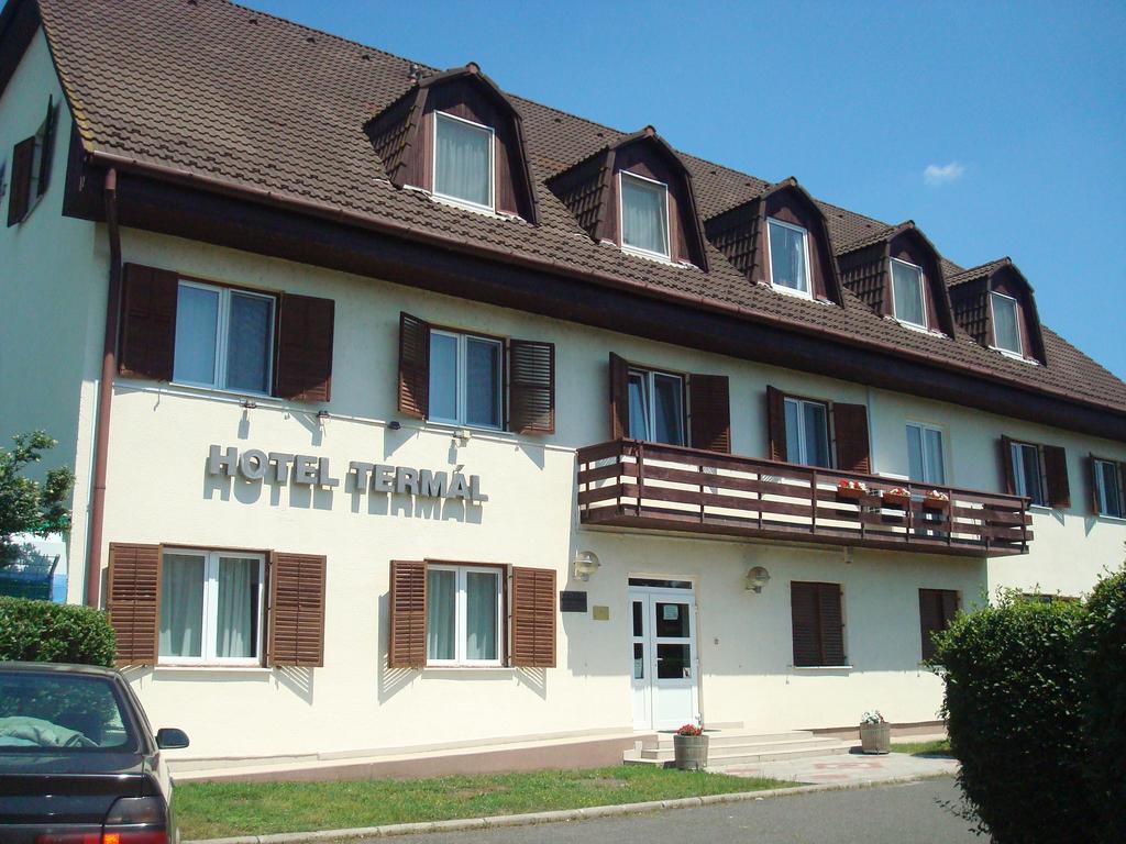 Hotel Termal Tiszaujvaros Bagian luar foto