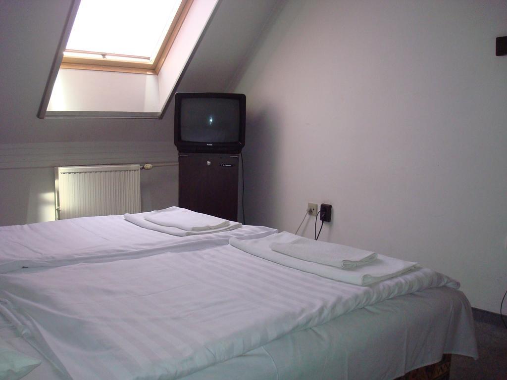 Hotel Termal Tiszaujvaros Ruang foto