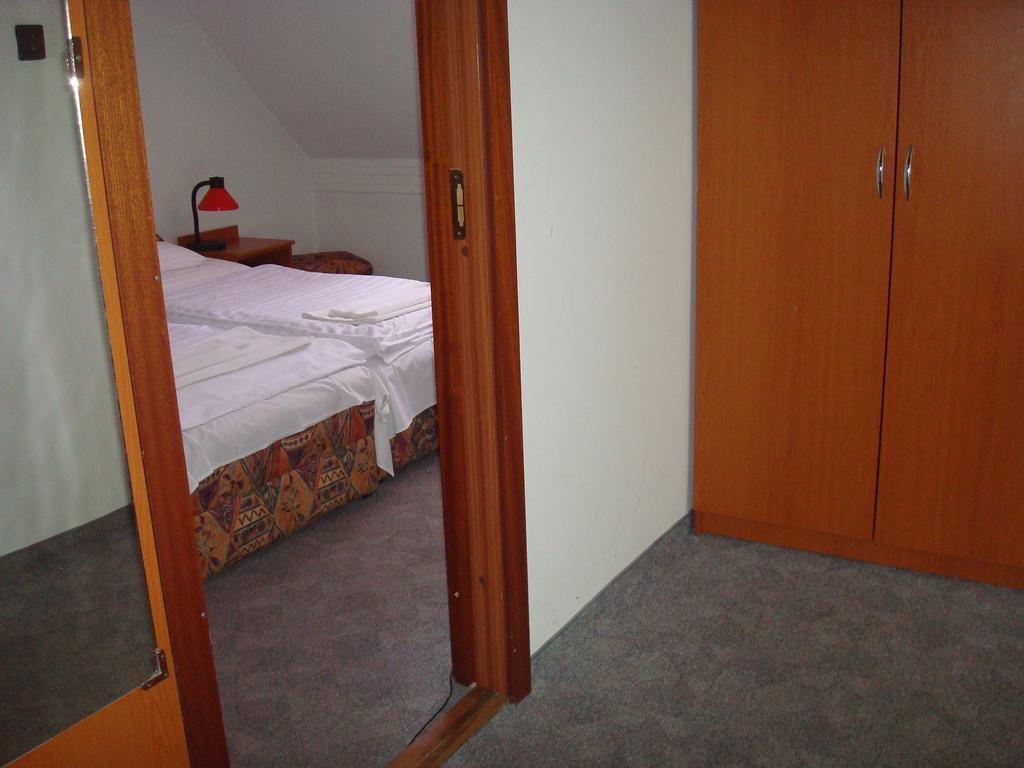 Hotel Termal Tiszaujvaros Ruang foto