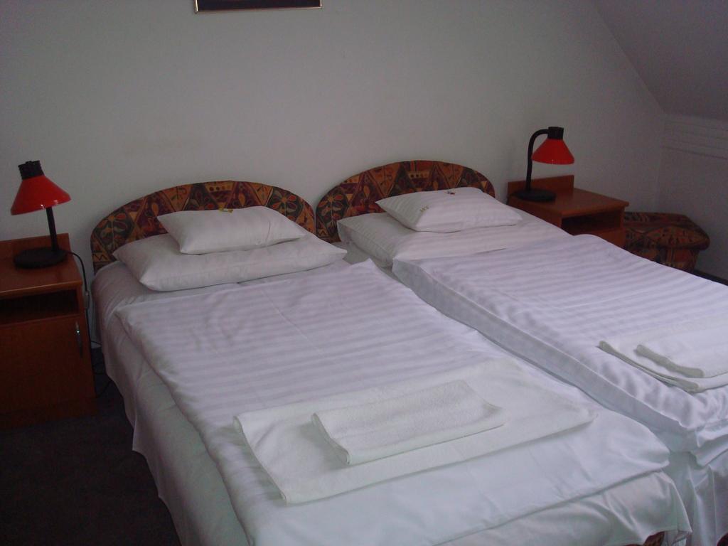 Hotel Termal Tiszaujvaros Ruang foto
