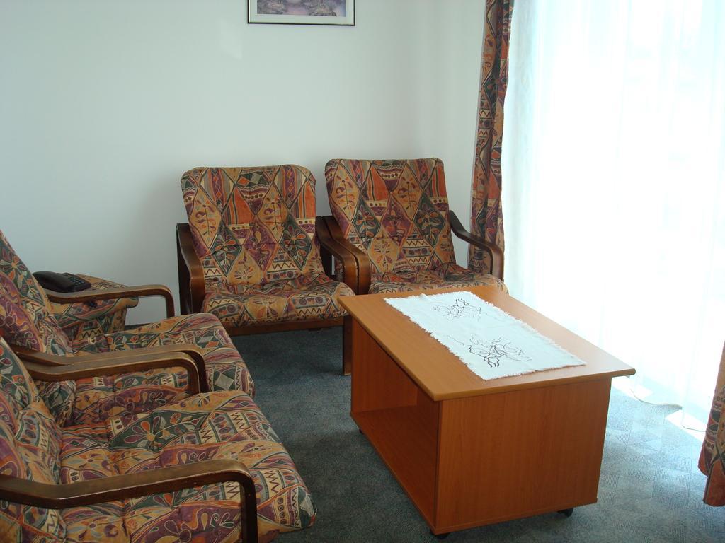 Hotel Termal Tiszaujvaros Bagian luar foto